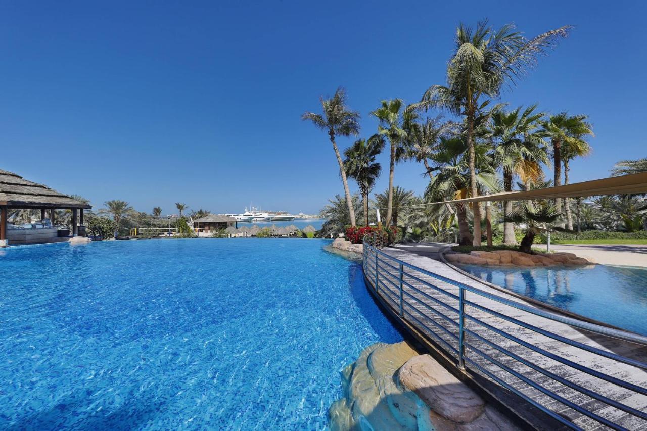 Le Meridien Mina Seyahi Beach Resort & Waterpark Dubai Ngoại thất bức ảnh The swimming pool at the resort