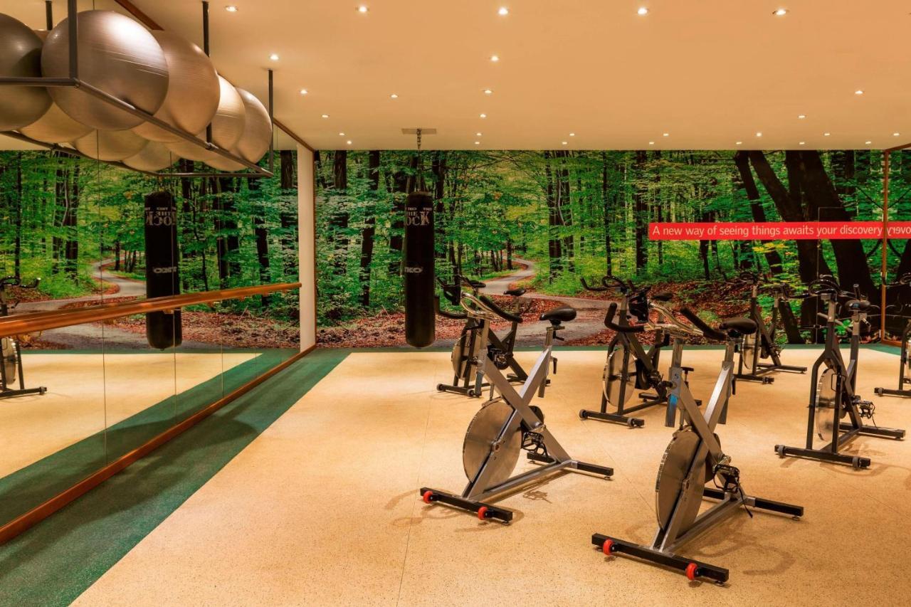 Le Meridien Mina Seyahi Beach Resort & Waterpark Dubai Ngoại thất bức ảnh The gym at the hotel