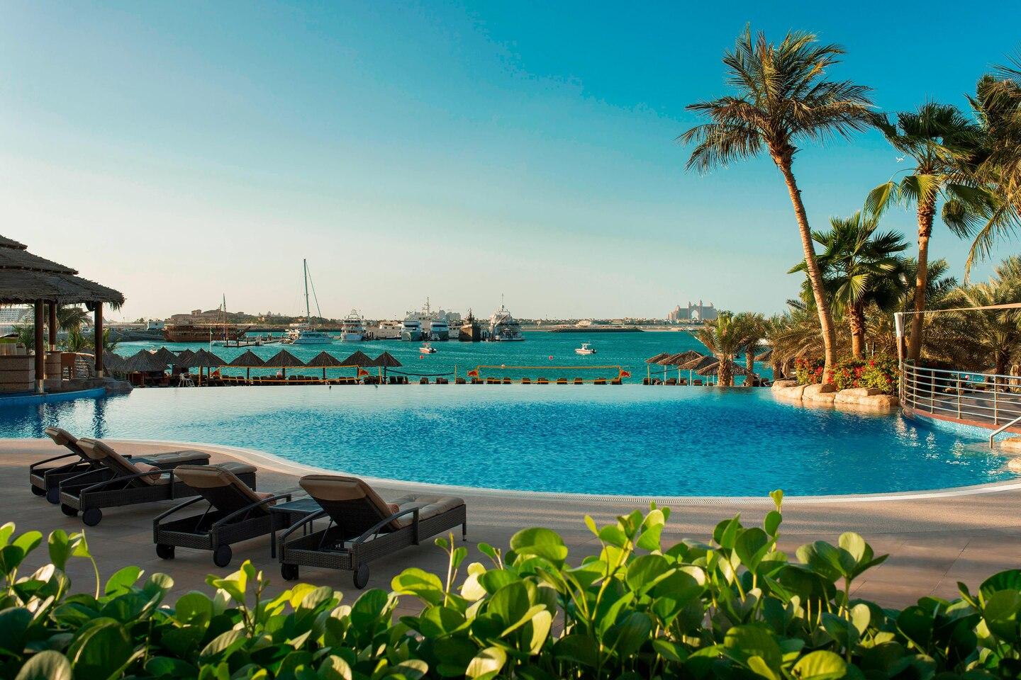 Le Meridien Mina Seyahi Beach Resort & Waterpark Dubai Ngoại thất bức ảnh The Cove Rotana Resort
