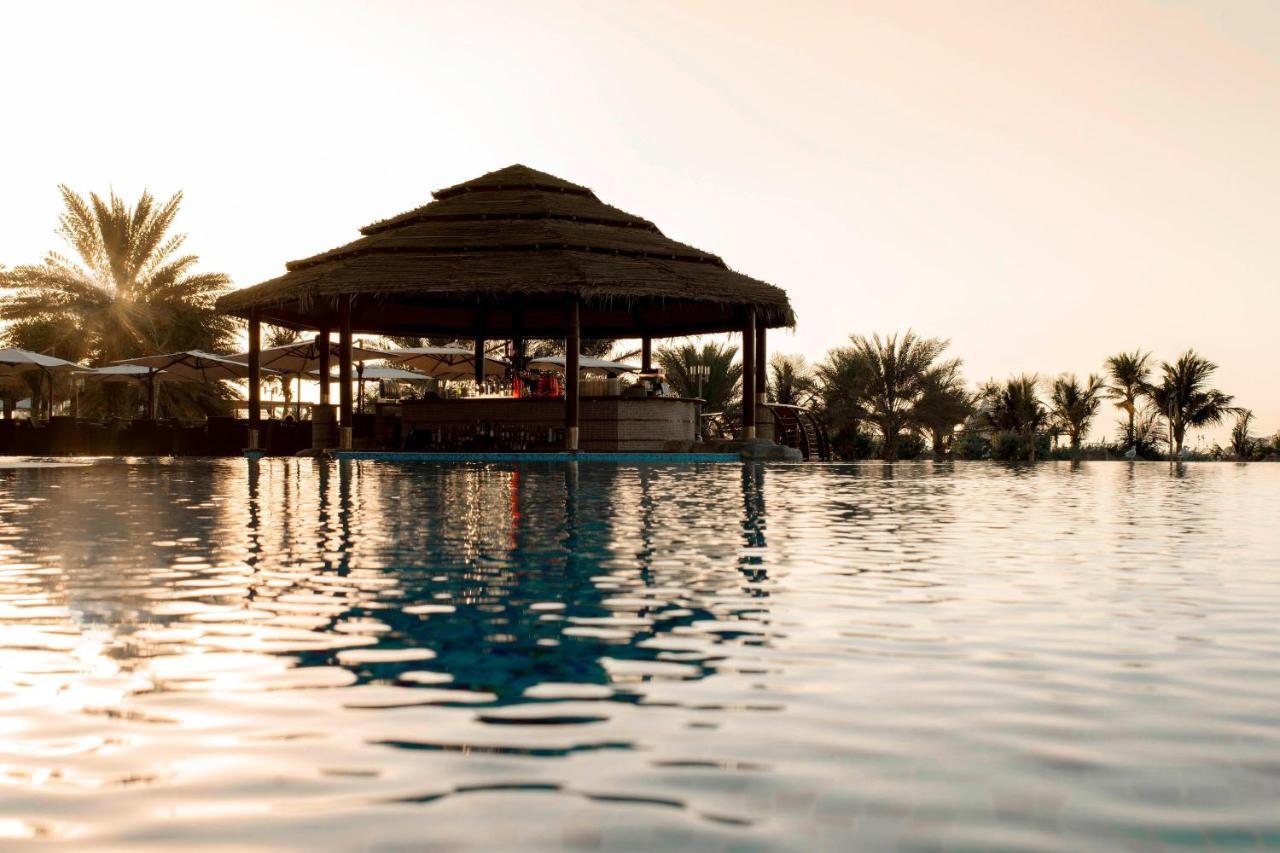 Le Meridien Mina Seyahi Beach Resort & Waterpark Dubai Ngoại thất bức ảnh The Cove Rotana Resort