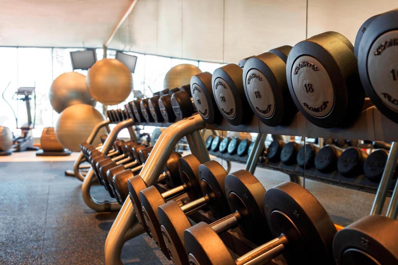 Le Meridien Mina Seyahi Beach Resort & Waterpark Dubai Ngoại thất bức ảnh Dumbbells