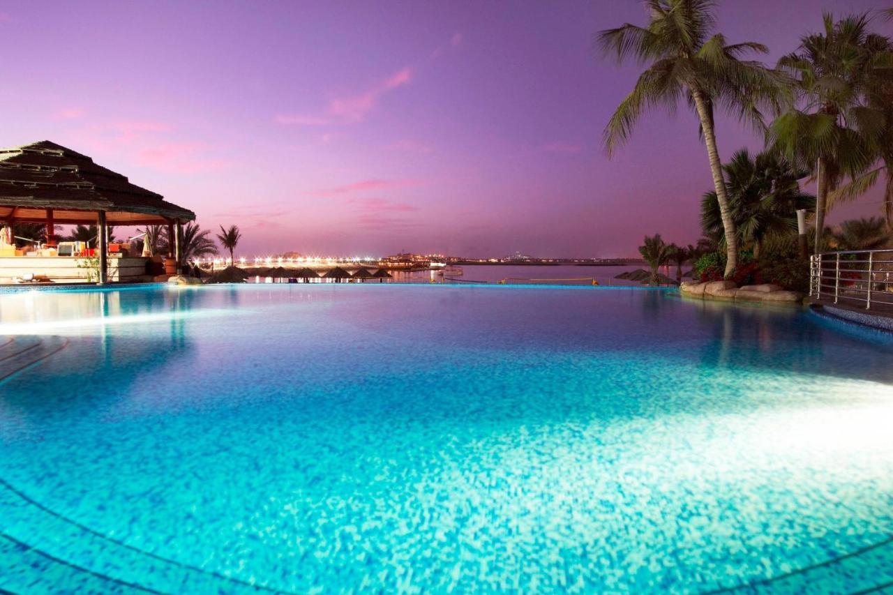Le Meridien Mina Seyahi Beach Resort & Waterpark Dubai Ngoại thất bức ảnh Infinity pool at the Royal Beach Palace, India