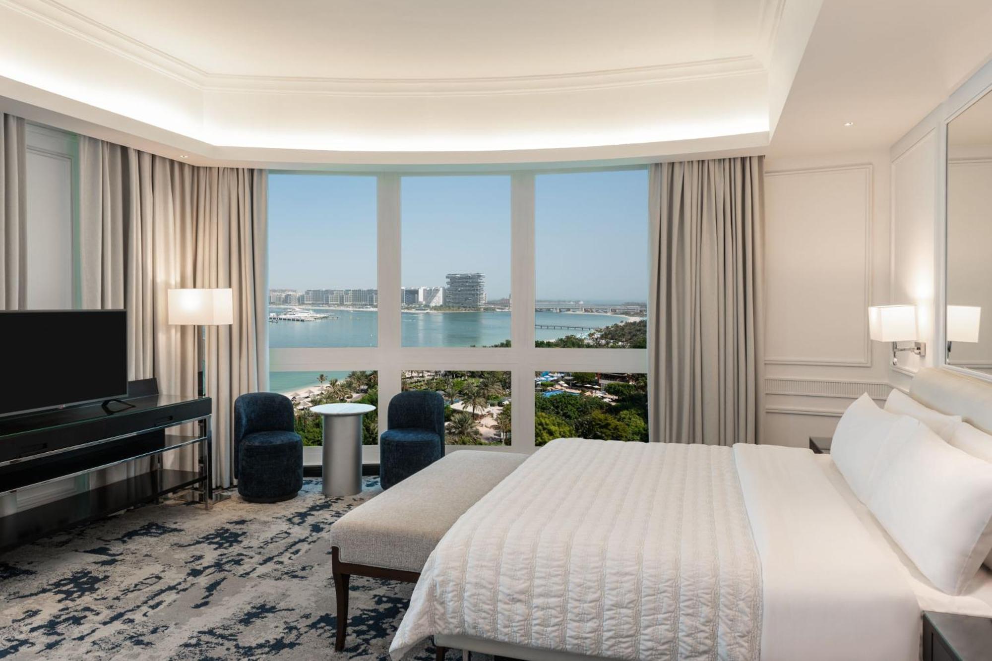 Le Meridien Mina Seyahi Beach Resort & Waterpark Dubai Ngoại thất bức ảnh A guest room at the Sheraton San Diego