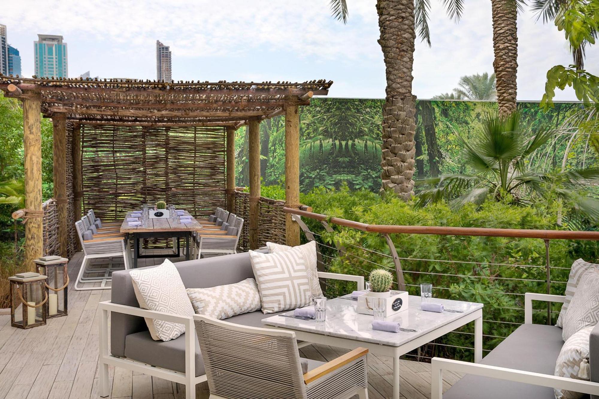Le Meridien Mina Seyahi Beach Resort & Waterpark Dubai Ngoại thất bức ảnh The Deck