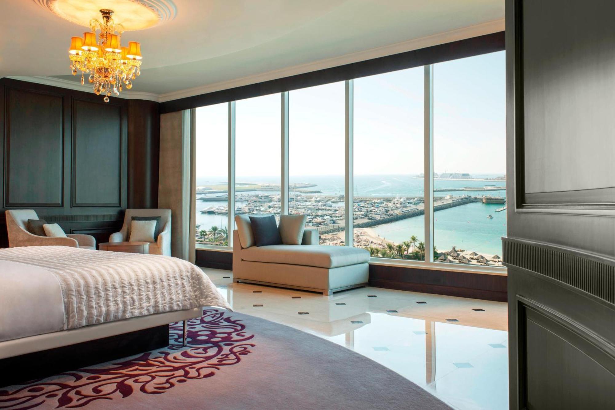 Le Meridien Mina Seyahi Beach Resort & Waterpark Dubai Ngoại thất bức ảnh A bedroom at the Westin