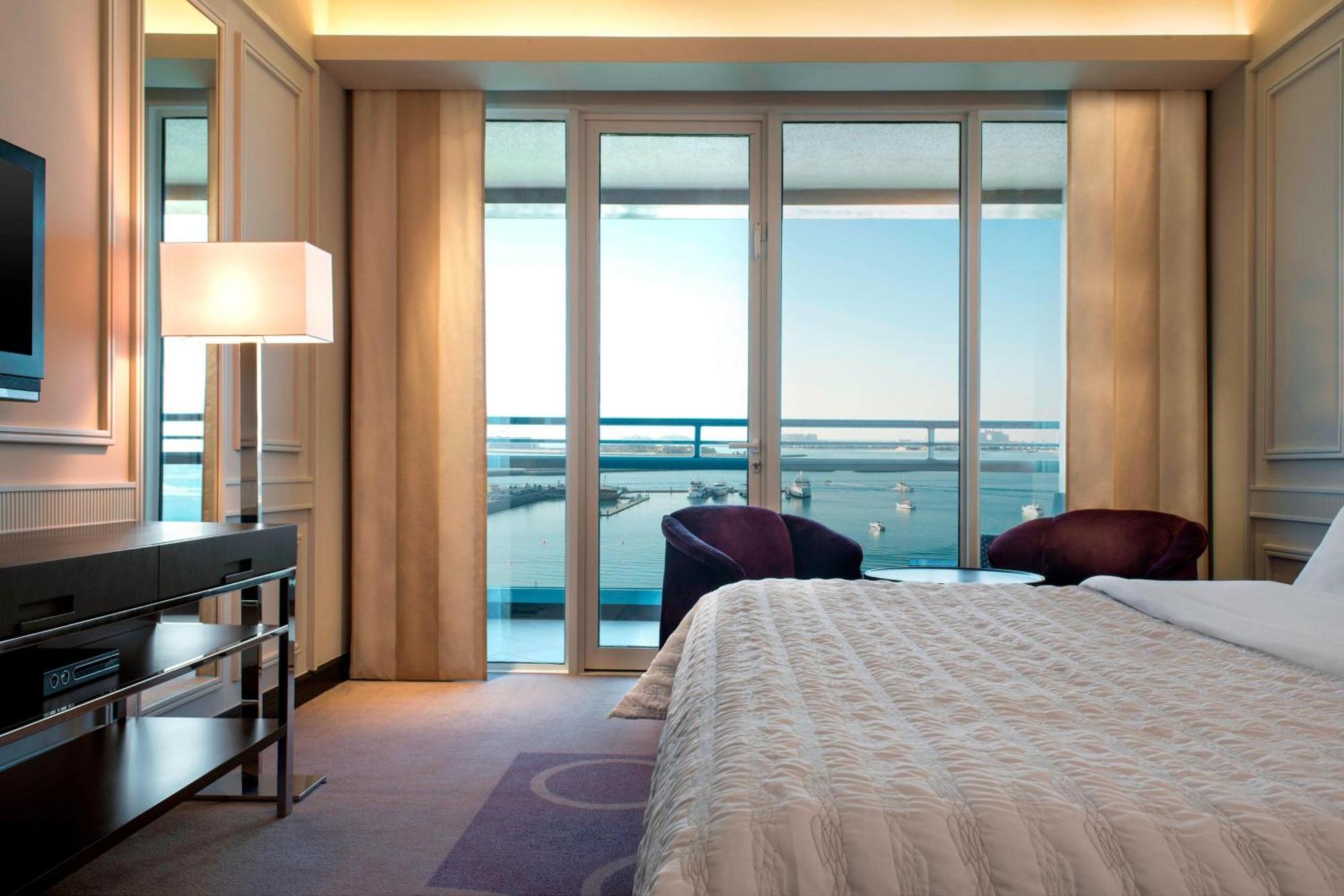 Le Meridien Mina Seyahi Beach Resort & Waterpark Dubai Ngoại thất bức ảnh A guest room at the Westin Palace, Madrid