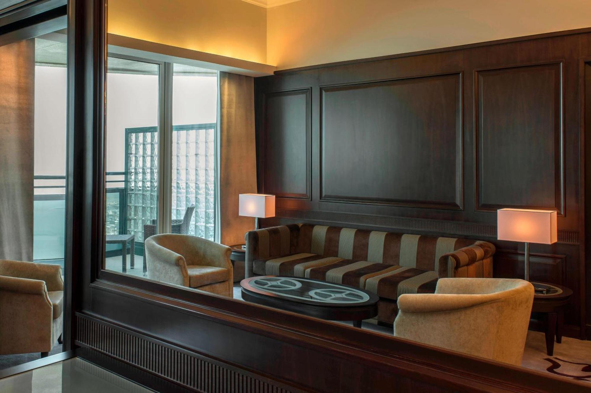 Le Meridien Mina Seyahi Beach Resort & Waterpark Dubai Ngoại thất bức ảnh The Club Lounge at the hotel