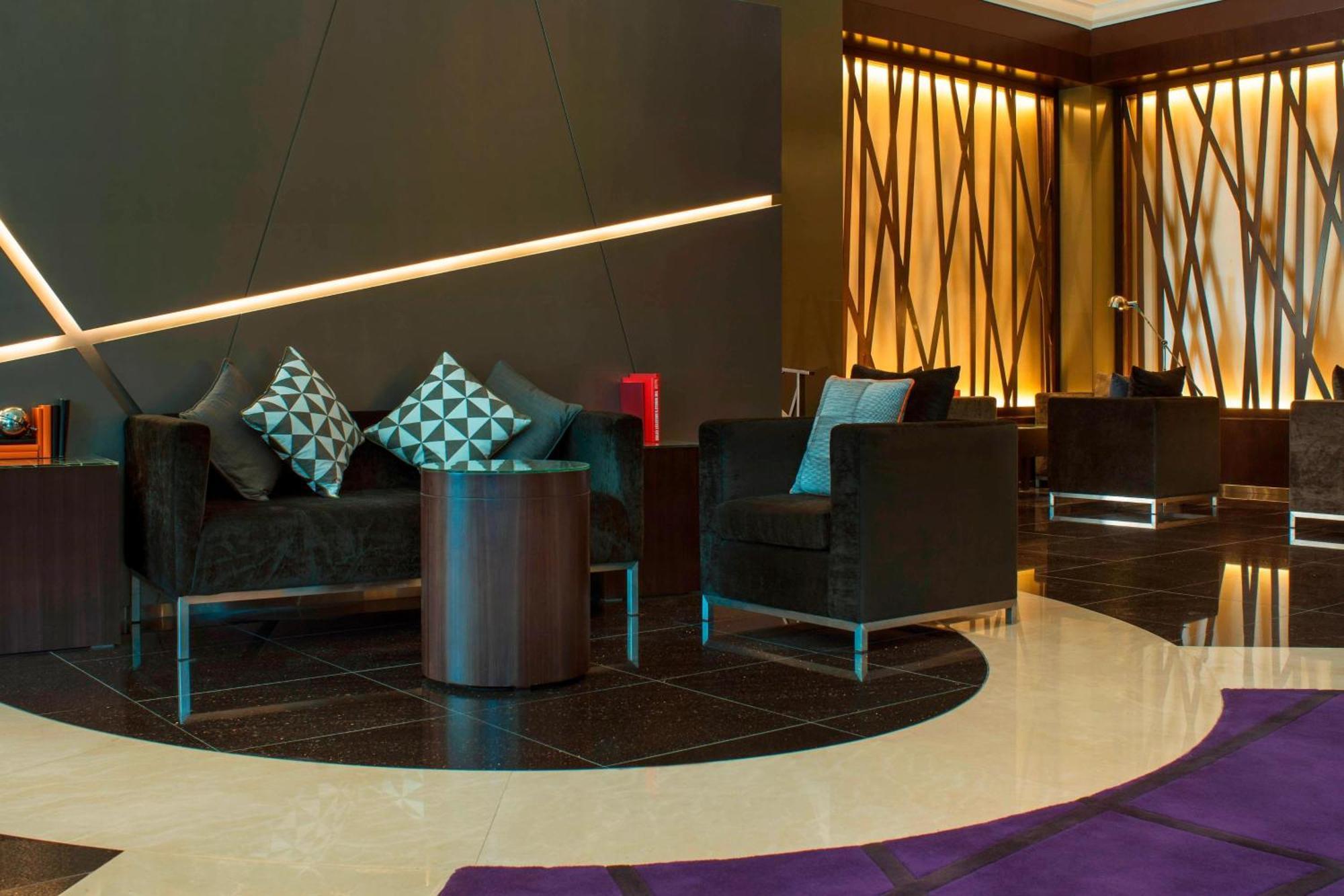 Le Meridien Mina Seyahi Beach Resort & Waterpark Dubai Ngoại thất bức ảnh The lobby of the hotel